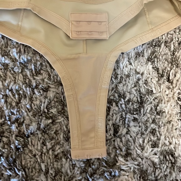 Bellefit PostPartum Girdle size Small - Picture 5 of 9